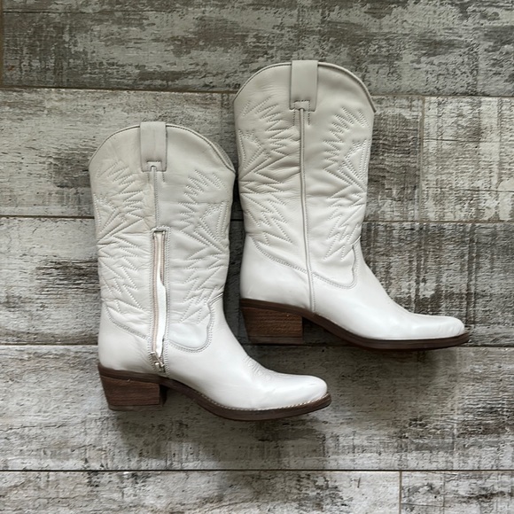 White leather Steve Madden cowgirl boots - Picture 1 of 4